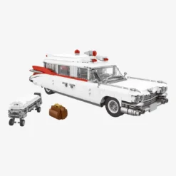 Amerikanischer Krankenwagen 1959 weiß