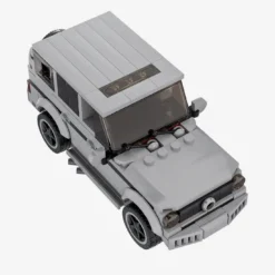 Grauer Geländewagen
