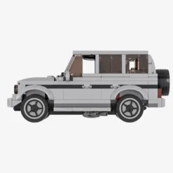 Grauer Geländewagen