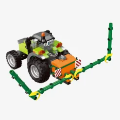 Großer Traktor mit Werkzeugen