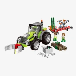 Großer Traktor mit Werkzeugen