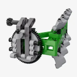 Moderner Traktor 1:18 - Pflug